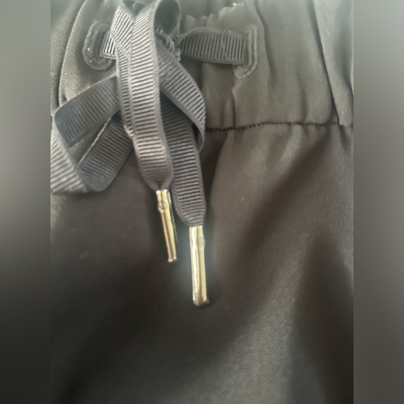 Lululemon Skirt Size 10 - Picture 3 of 4